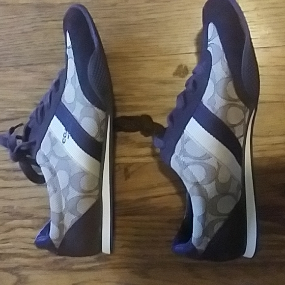 Designer Coach shoes 7 half to 8 in woman's size. - Picture 3 of 5